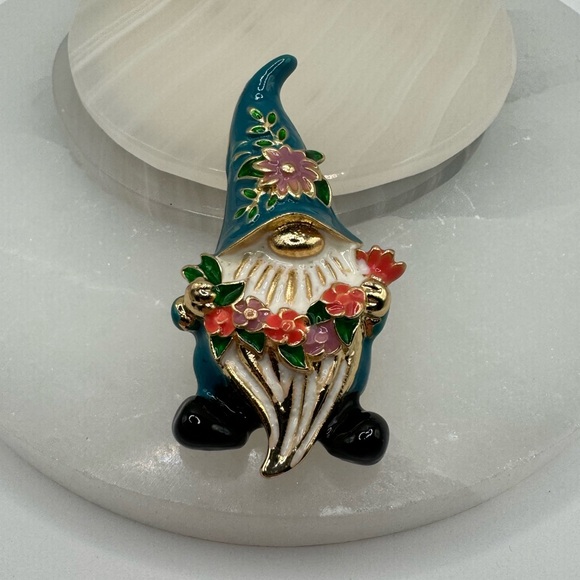 3/$20 Adorable Gnome Pin Brooch Gold-tone - Picture 1 of 6